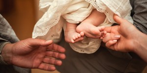 Zioła pod poduszką, ceremonia wywodu? Jak kiedyś wyglądały narodziny i chrzest