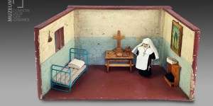 Lalki-zakonnice, miniaturowe naczynia liturgiczne. Co wiesz o… zabawkach religijnych? [wywiad]