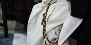 Zamiast pomocy – upokorzenie ofiar. Raport komisji nt. Pawła M. oraz dominikanów