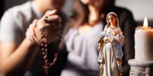 Powinniśmy „modlić się do Maryi i świętychu0026#8221;? Czy bezpośrednio do Boga?