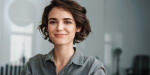 Jak być szczęśliwym mimo wszystko? 5 wskazówek od psychologa z Harvardu