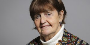 Miłość ma nogi i prowadzi do miejsc, do których inni boją się dotrzeć. Rozmowa z baronessą Caroline Cox