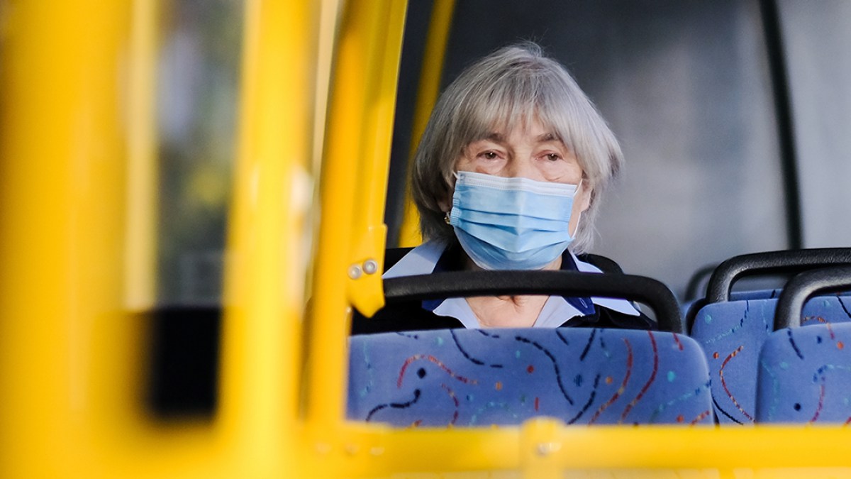 KOBIETA W AUTOBUSIE