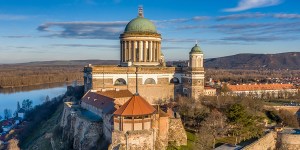 Niezwykłe odkrycie podczas renowacji węgierskiej katedry. 176-letnia kapsuła czasu!