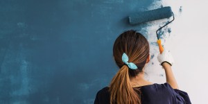 Wzór tapety ma znaczenie? 3 świętych o tym, po co dekorować dom