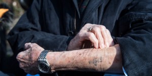 Papież ucałował numer obozowy na ręce polskiej więźniarki Auschwitz