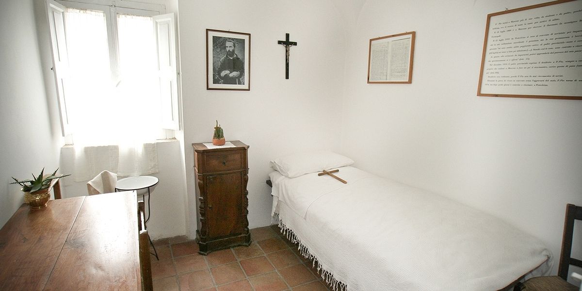 Padre Pio bedroom