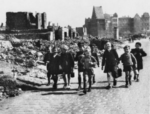 „Ja widoku zmarłych się nie boję. Mam już dwanaście lat”. Wojna oczami dzieci