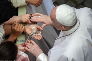Papież: Nasze nieśmiałe modlitwy opierają się na skrzydłach orła i wznoszą się do nieba