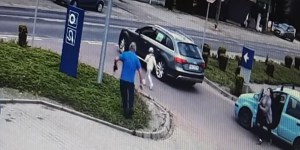 Biegła wprost przed tira, zapłakana, nie patrząc przed siebie. „Anioł Stróż zadziałał na czas” [wideo]