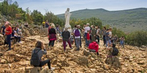 „50 konfesjonałów często nie wystarcza”. Abp Hoser: to jest fenomen Medziugoria [rozmowa]
