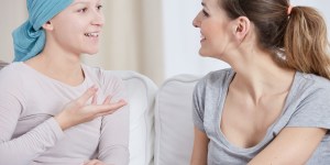„Będzie dobrze”? Chorzy na nowotwór radzą, jak ich mądrze wspierać