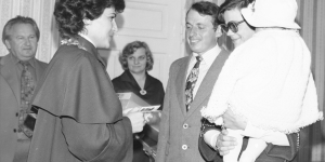 Zamiast księdza – urzędnik, zamiast chrzestnych – honorowi opiekunowie. „Świeckie chrzty” w PRL