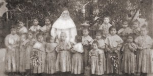 Straciła córeczkę i męża… A potem przygarnęła dziesiątki osieroconych dzieci