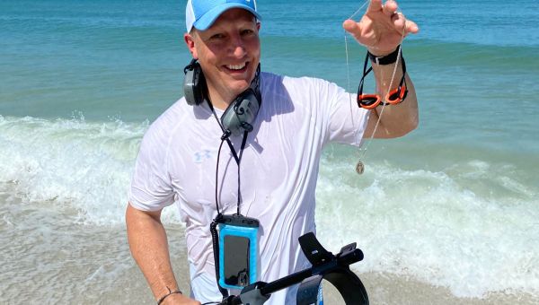 MAN SMILING RELIGIOUS MEDAL