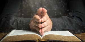 Cisza odsłania bolesne miejsca. Czy medytacja chrześcijańska niesie ze sobą zagrożenia?