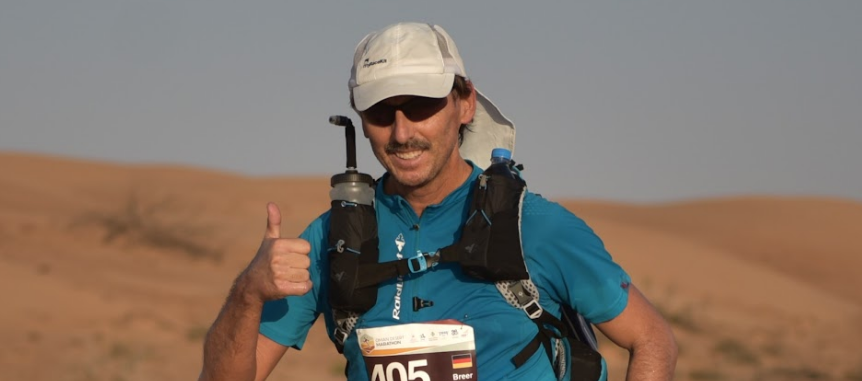 Maraton dla ofiar powodzi. Jak niemiecki zakonnik zmienia świat
