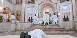 Sprzedałem firmę oraz posiadłości, większość rozdałem i wstąpiłem do seminarium 35+