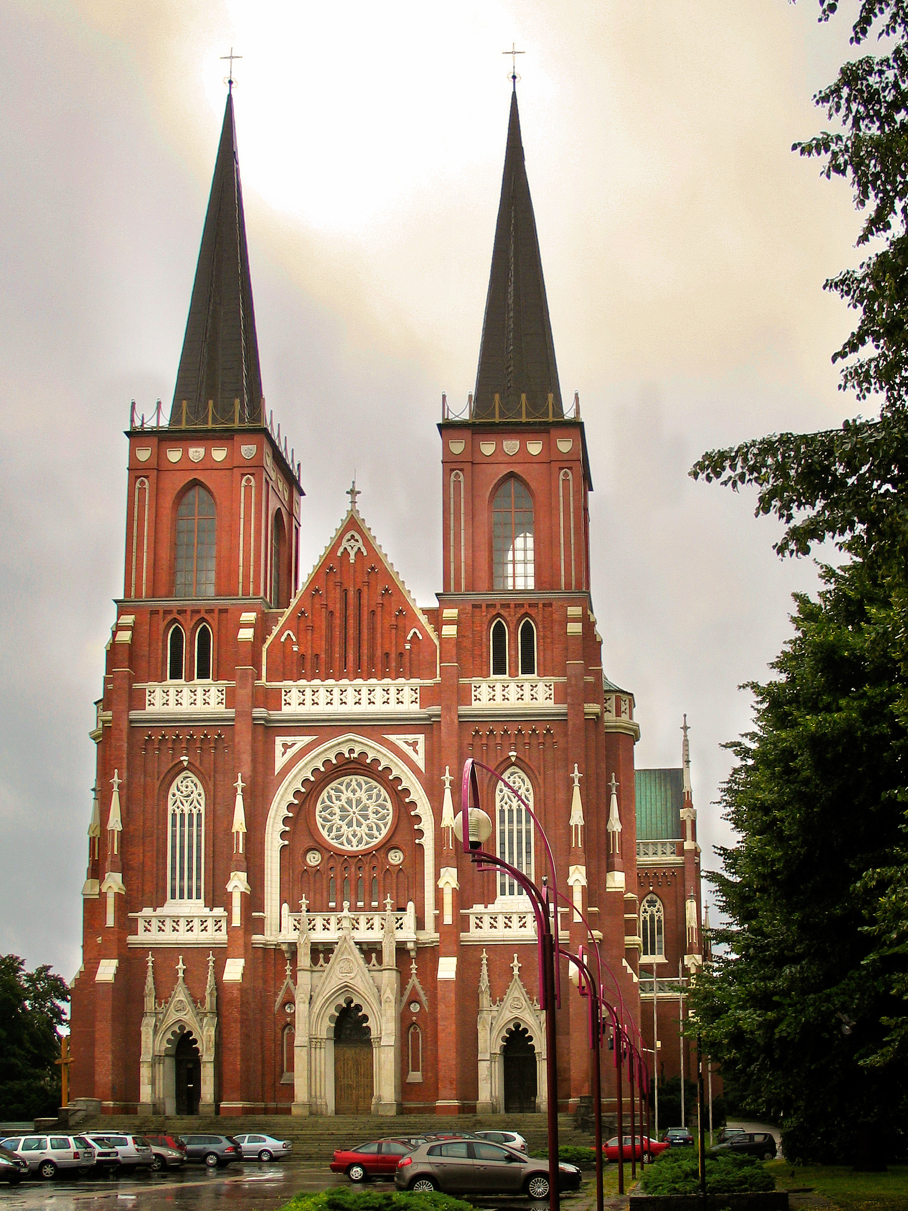 Facade_bazylika_swietej_rodziny.jpg