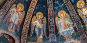 Czym archaniołowie różnią się od innych aniołów? Dlaczego bywają przedstawianiu0026#8230; na golasa? [galeria]