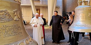 &#8220;Niech ich brzmienie głosi Ewangelię Życia&#8221;. Papież Franciszek poświęcił dzwony &#8220;Głos Nienarodzonych&#8221;