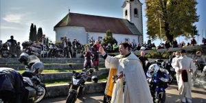 Tego nie da się zapomnieć – nigdy nie widziałem tak wielu skórzanych kurtek, ciężkich butów i tatuaży na mszy