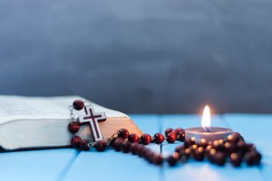 Jan Paweł II: Odmawiajcie różaniec w domach! To droga uprzywilejowana