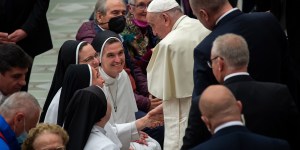 Franciszek: prośmy Ducha Świętego, byśmy niestrudzenie czynili dobro