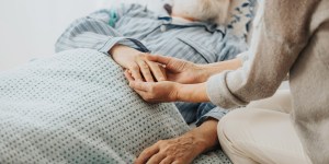 „Maryjo, trwaj przy wszystkich chorych”: piękna modlitwa o wsparcie w cierpieniu