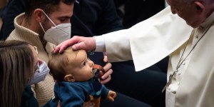 Papież: Bóg wchodzi do łodzi naszego życia i czyni z niej katedrę