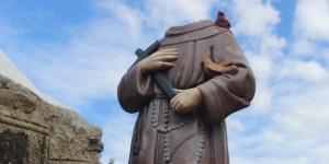 Gdzie leży granica między chuligaństwem a bezczeszczeniem świętości? Czym są: profanacja, świętokradztwo, wandalizm [wyjaśniamy]