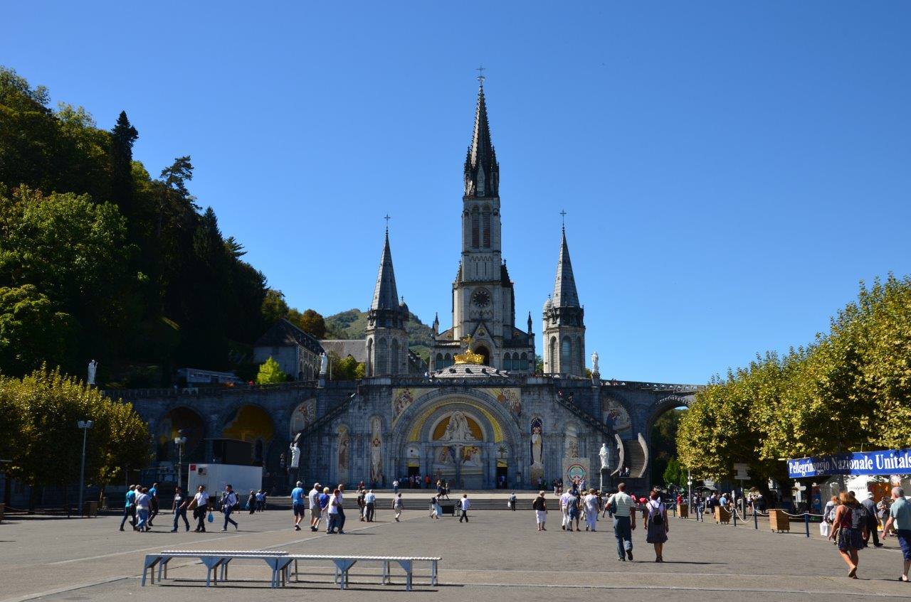 {"rendered":"[GALERIA] Dom \u015bwi\u0119tej Bernadetty w Lourdes, cz. 1"}