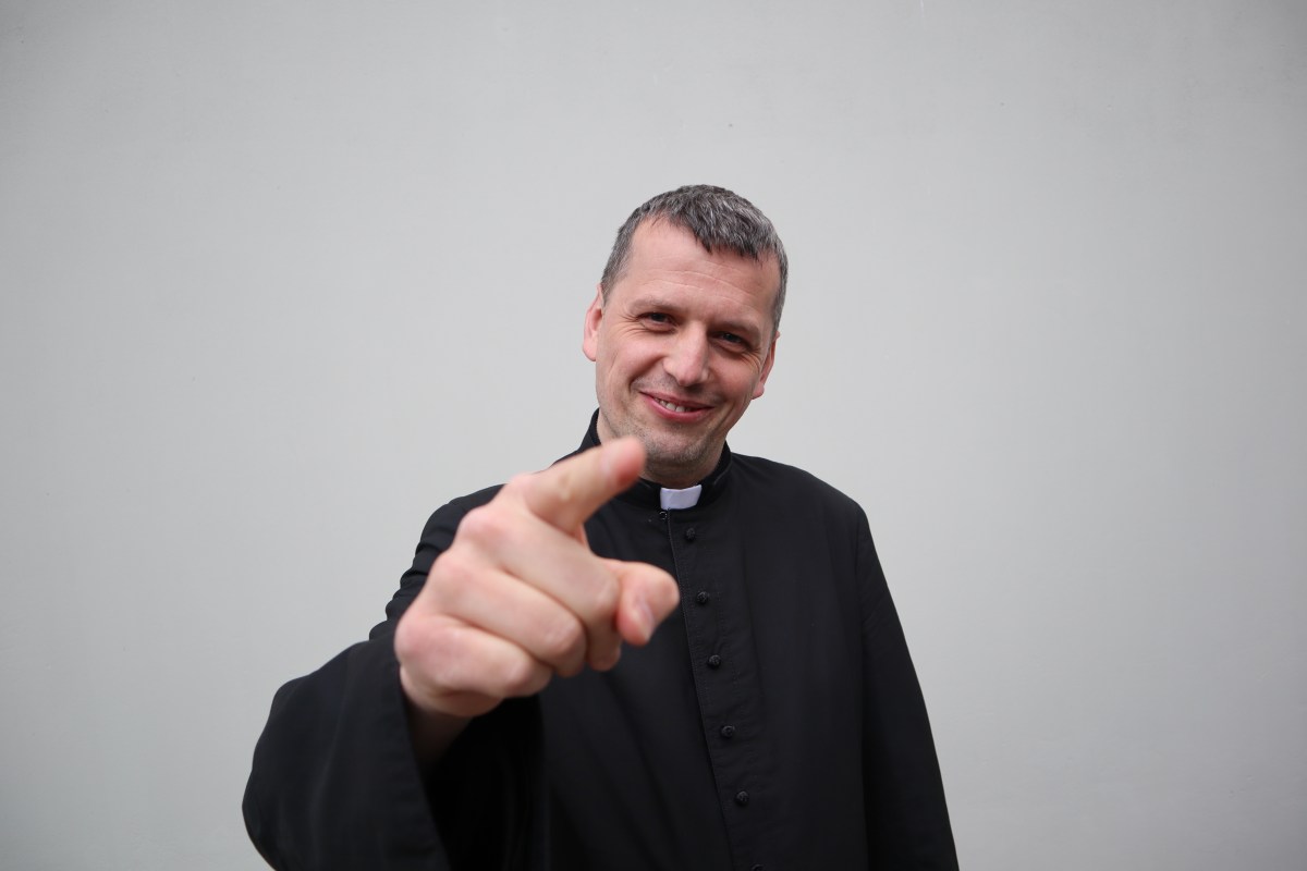 KSIĄDZ RAPER ADAM ULATOWSKI