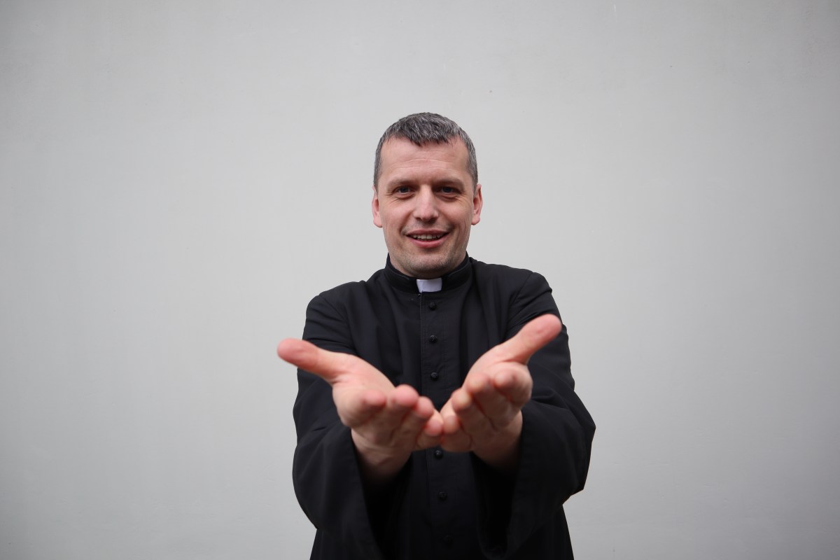 KSIĄDZ RAPER ADAM ULATOWSKI