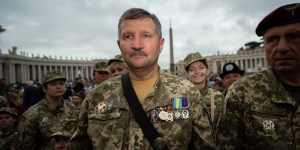 &#8222;W ich oczach nie widzę strachu&#8221;. Wywiad z duszpasterzem błogosławiącym ukraińskich żołnierzy