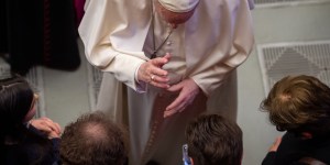 Papież: to jest światło, które na nas czeka za mroczną bramą śmierci