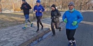 Bieganie i wiara? Ten ksiądz z Warszawy ma pomysł na nietypowe duszpasterstwo!