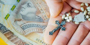 Czy katolik może być bogaty? Przecież Jezus błogosławi ubogich. Rozmowa z duszpasterzem przedsiębiorców