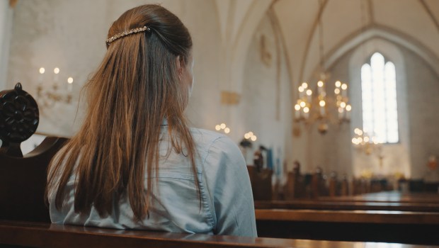 Kobieta w kościele