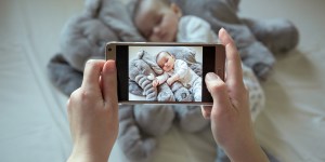 Cyk, cyk, cyk! Co dzieje się ze zdjęciami naszych dzieci w sieci? Internet nie zapomina [reportaż]