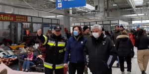 &#8222;Miłość i Ewangelia nakazują być wśród cierpiących&#8221;. Kard. Krajewski przybył do Ukrainy [GALERIA]