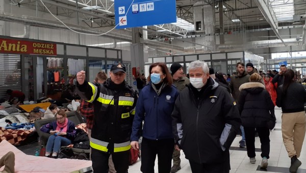 Kardynał Krajewski z wizytą na Ukrainie