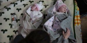 Jednodniowe bliźnięta straciły rodziców. Bilans cywilnych ofiar rosyjskich ataków nieubłaganie rośnie