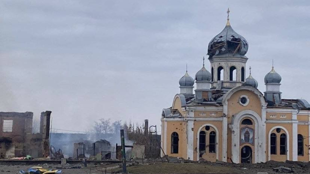Zniszczona cerkiew na Ukrainie