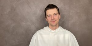 Dominikański kleryk z Krakowa przyjął 108 ukraińskich uchodźców!