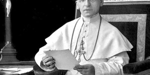 Jednego z nich przezwano &#8222;przeklętym&#8221;. Postawa papieży wobec wojen [wywiad]