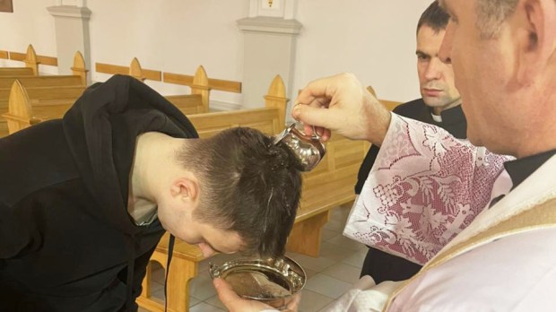 Nastolatek przyjął chrzest i poszedł na wojnę