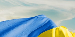 Muzyczne wołanie o pokój. Rozmawiamy z Piotrem Pałką, twórcą „Modlitwy o pokój w czasie wojny na Ukrainie”