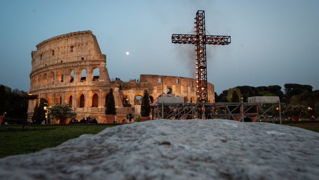 POPE-FRANCIS-VIA-CRUCIS-COLOSSEUM-Antoine-Mekary-ALETEIA