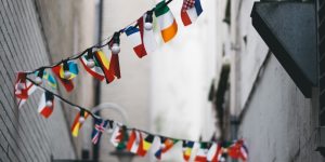 Nie tylko Polska. Oni też we flagach mają biel i czerwień